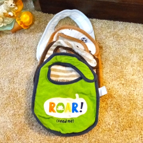 12 Baby bibs, different sizes, different colors, No tears No holes No holes. - Picture 2 of 5